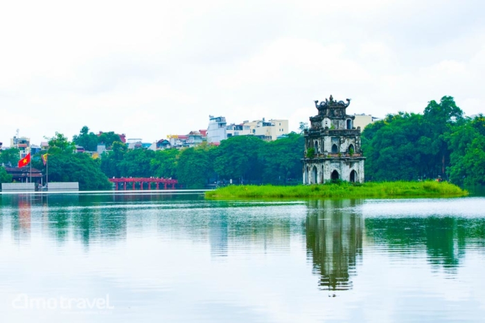 Il lago di Hoan Kiem ad Hanoi